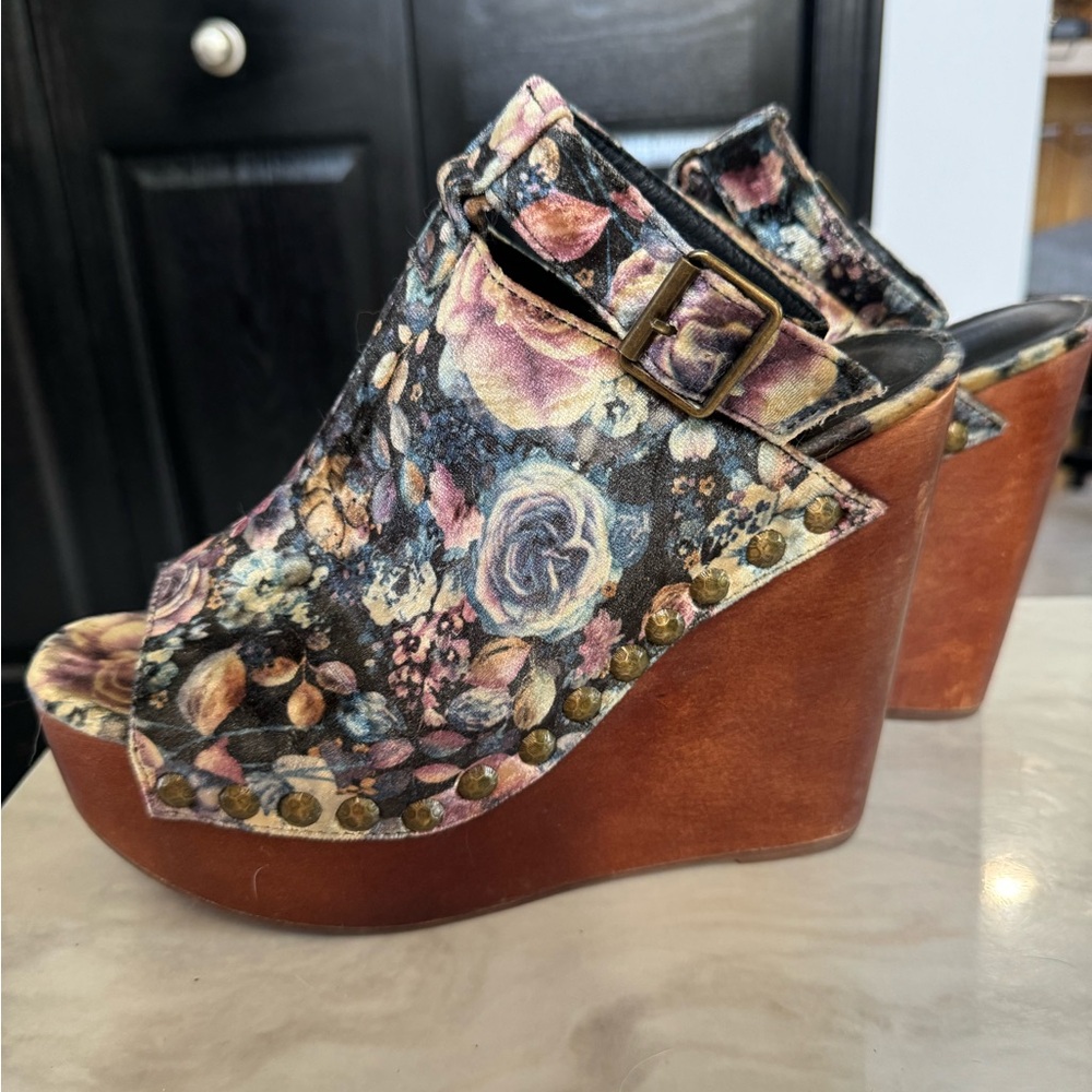 Velvet floral platform Jeffrey Campbell Size 9 - Picture 2 of 5